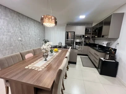 Sobrado com 3 Suítes - Miniatura - Lunardi Imóveis