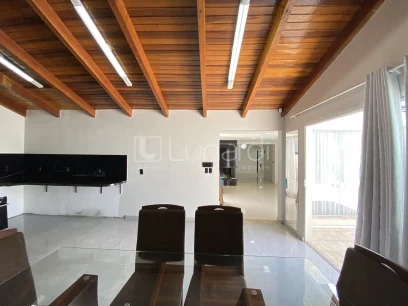 Casa com 3 Dormitórios - Miniatura - Lunardi Imóveis