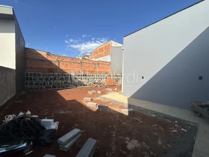 Casa com 2 Dormitórios - Miniatura - Lunardi Imóveis