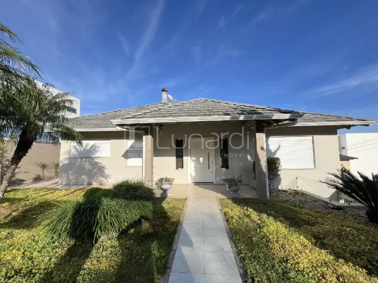 Casa com 4 Dormitórios - Lunardi Imóveis