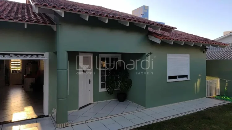 Casa com 3 Dormitórios - Lunardi Imóveis