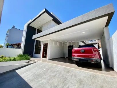 Casa com 4 Dormitórios - Lunardi Imóveis