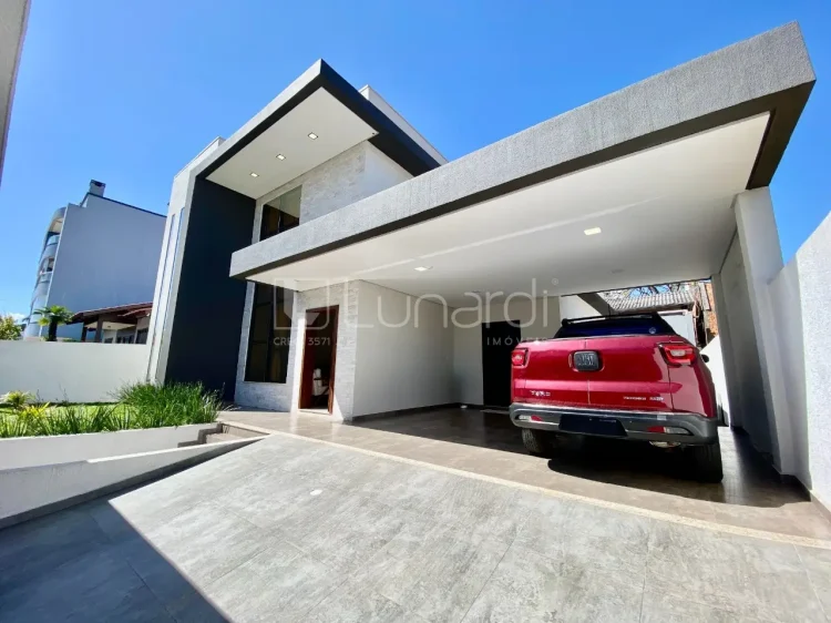 Casa com 4 Dormitórios - Lunardi Imóveis