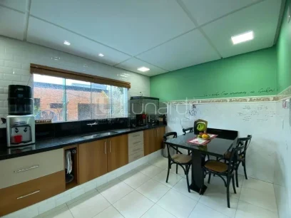 Casa com 4 Dormitórios - Miniatura - Lunardi Imóveis