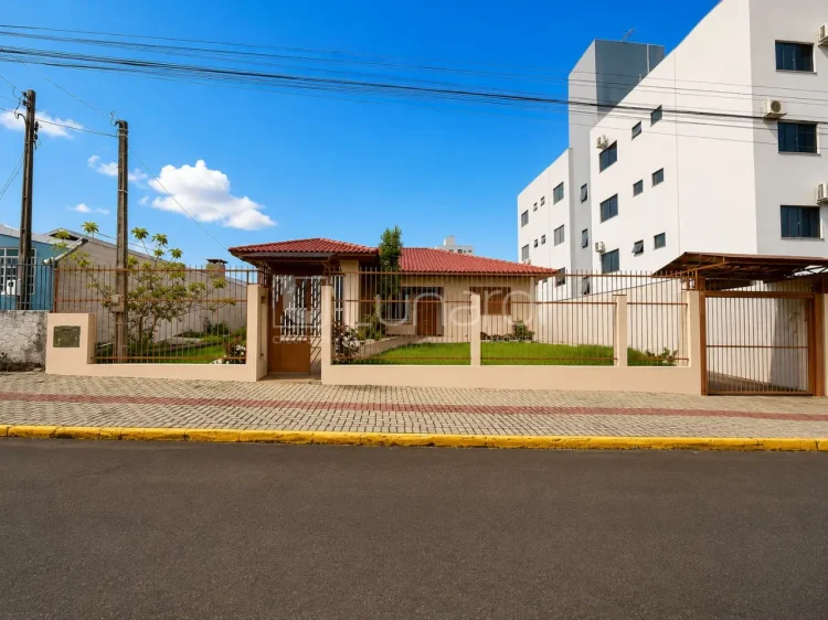 Casa com 3 Dormitórios - Lunardi Imóveis