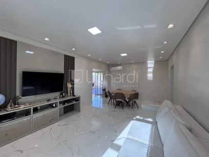 Casa com 3 Dormitórios - Lunardi Imóveis
