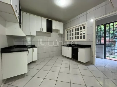 Casa com 3 Dormitórios - Miniatura - Lunardi Imóveis