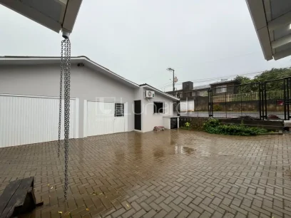 Casa com 4 Dormitórios - Miniatura - Lunardi Imóveis