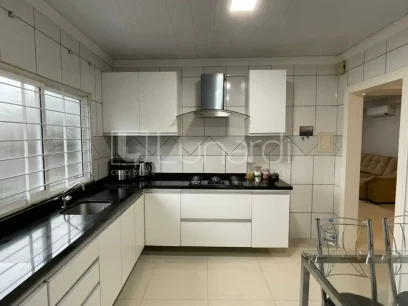 Casa com 3 Dormitórios - Miniatura - Lunardi Imóveis