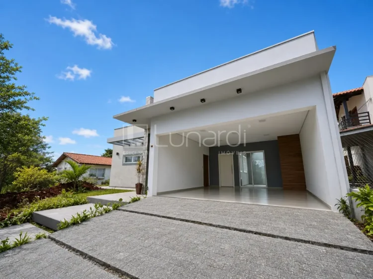 Casa com 3 Dormitórios - Lunardi Imóveis