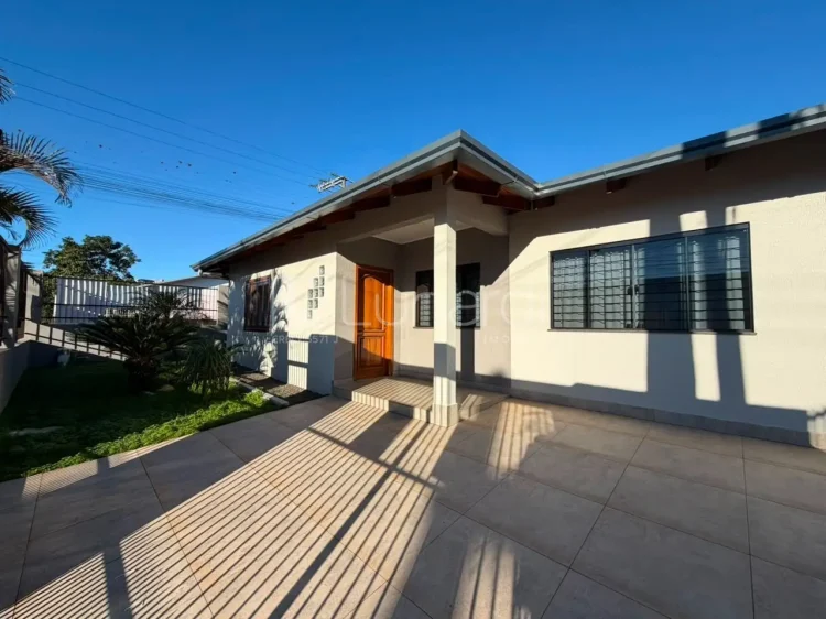 Casa com 3 Dormitórios - Lunardi Imóveis