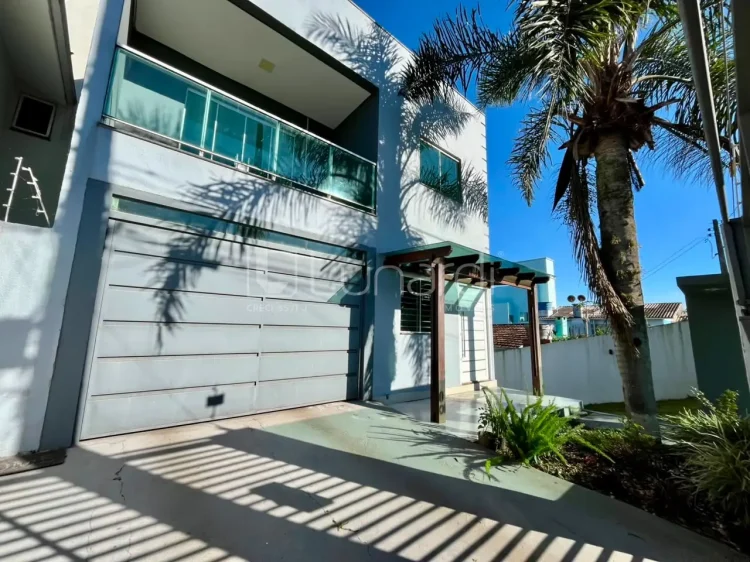 Casa com 3 Dormitórios - Lunardi Imóveis