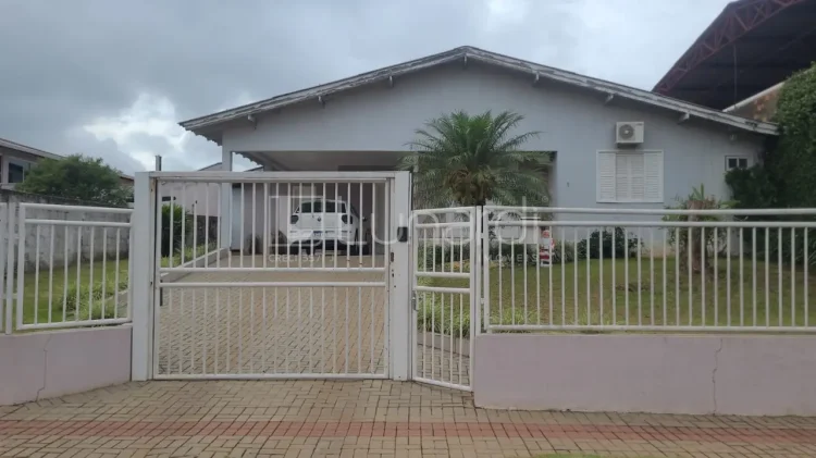 Casa com 3 Dormitórios - Lunardi Imóveis