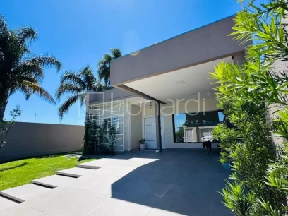 Casa com 3 Dormitórios - Lunardi Imóveis