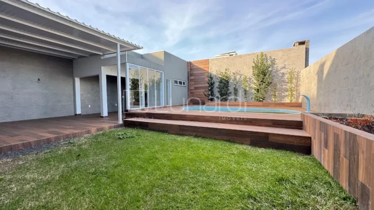 Casa com 4 Dormitórios - Lunardi Imóveis