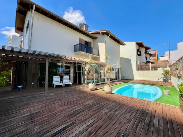 Casa com 3 Dormitórios - Lunardi Imóveis