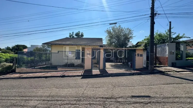 Casa com 3 Dormitórios - Lunardi Imóveis