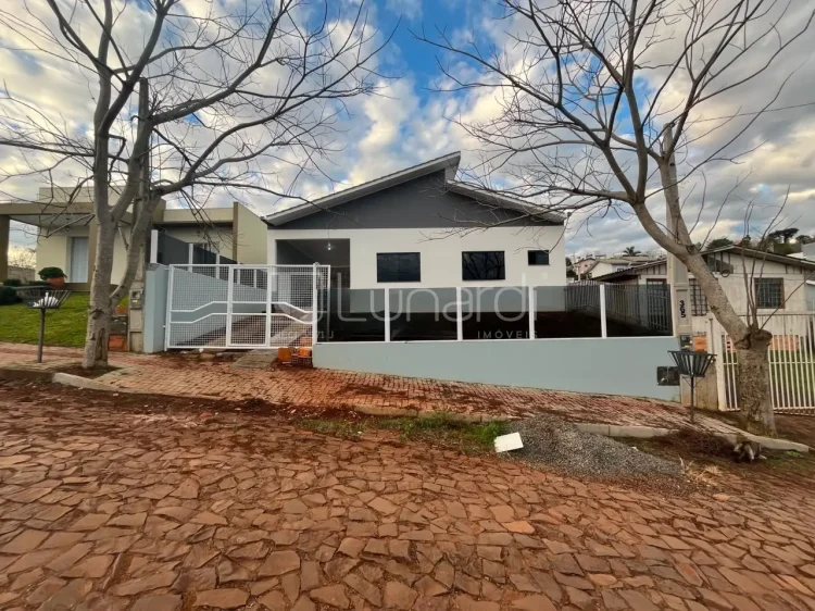 Casa com 3 Dormitórios - Lunardi Imóveis