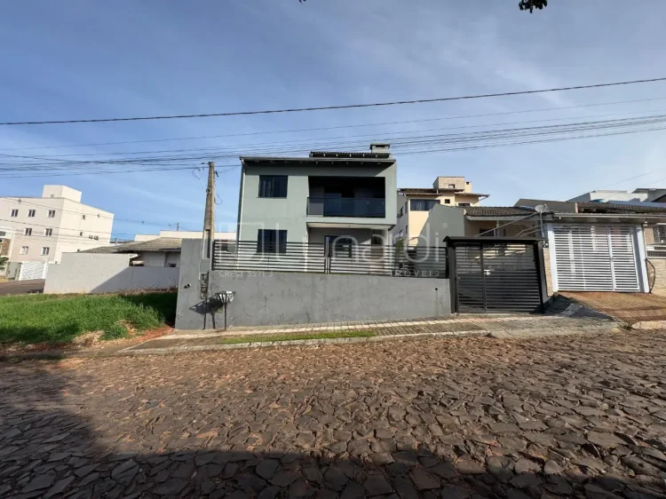 Casa com 4 Dormitórios - Lunardi Imóveis