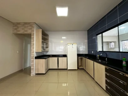 Casa com 3 Dormitórios - Miniatura - Lunardi Imóveis