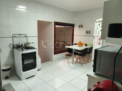 Casa com 4 Dormitórios - Miniatura - Lunardi Imóveis