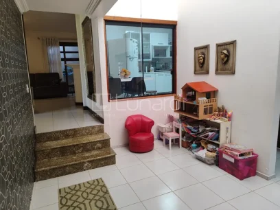 Casa com 4 Dormitórios - Miniatura - Lunardi Imóveis