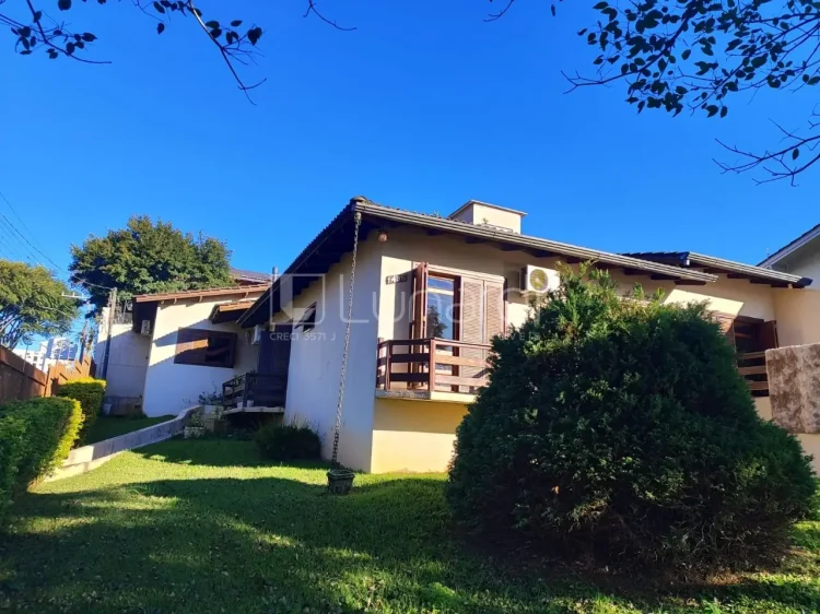 Casa com 4 Dormitórios - Lunardi Imóveis