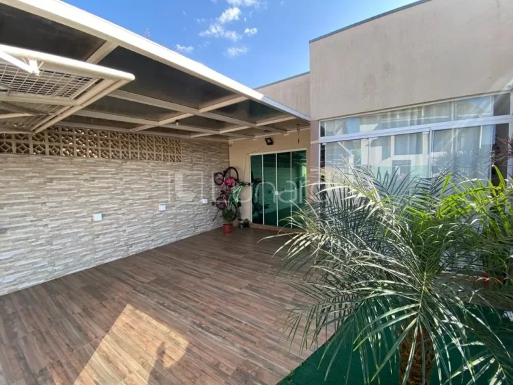 Casa com 3 Dormitórios - Lunardi Imóveis