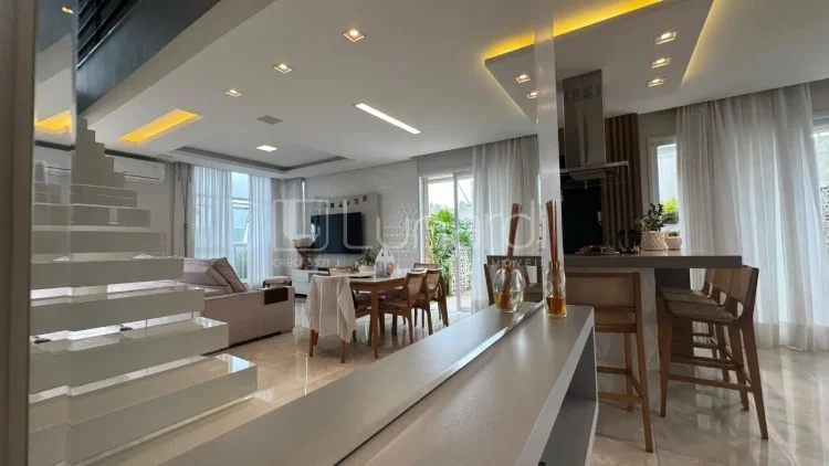 Casa com 4 Dormitórios - Lunardi Imóveis