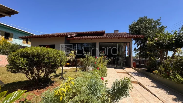 Casa com 3 Dormitórios - Lunardi Imóveis