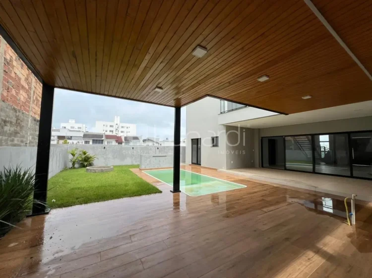 Casa com 4 Suítes - Lunardi Imóveis