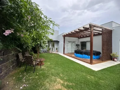 Casa com 2 Dormitórios - Miniatura - Lunardi Imóveis