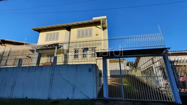 Casa com 3 Dormitórios - Lunardi Imóveis