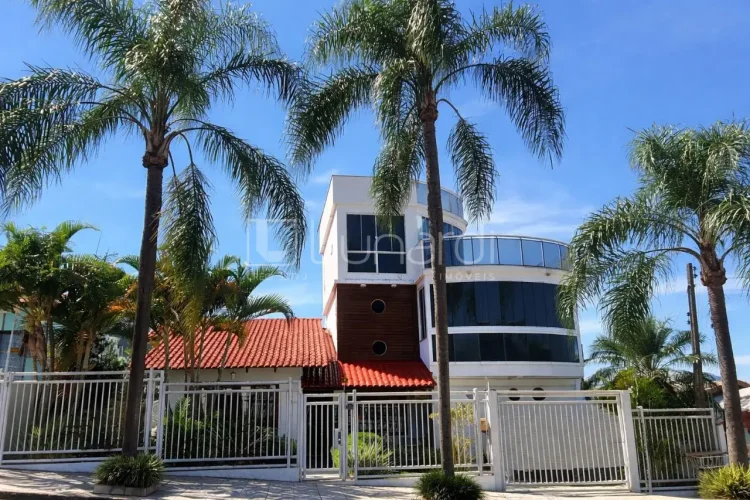 Casa com 4 Suítes - Lunardi Imóveis