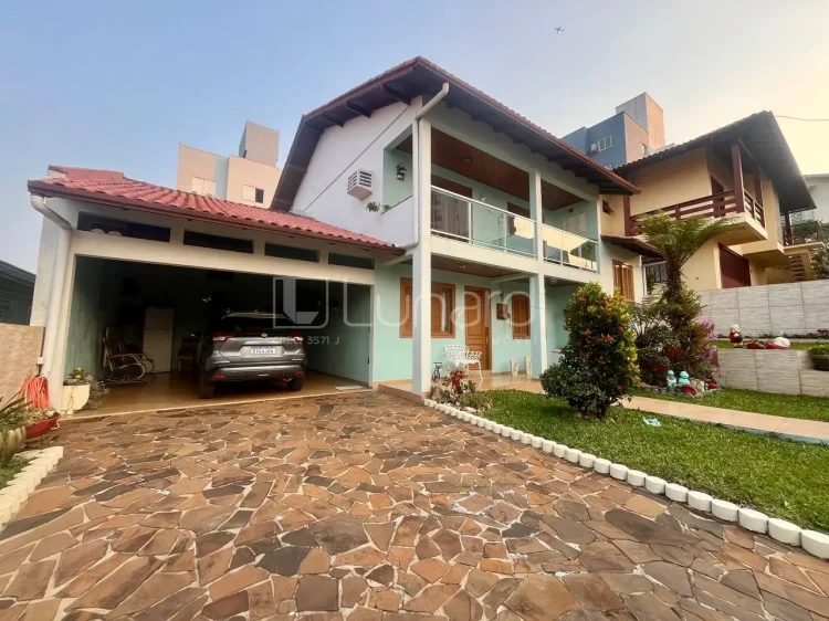 Casa com 4 Dormitórios - Lunardi Imóveis