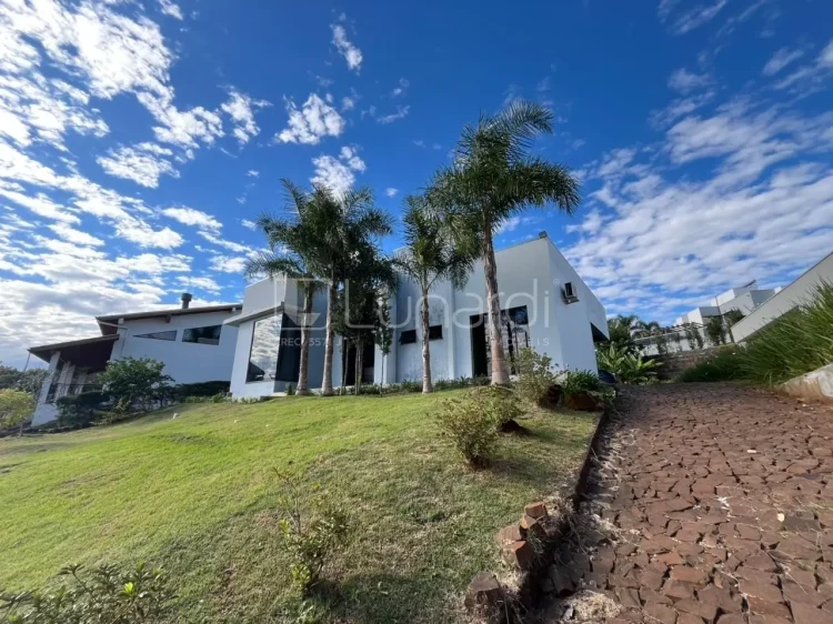 Casa com 3 Dormitórios - Lunardi Imóveis