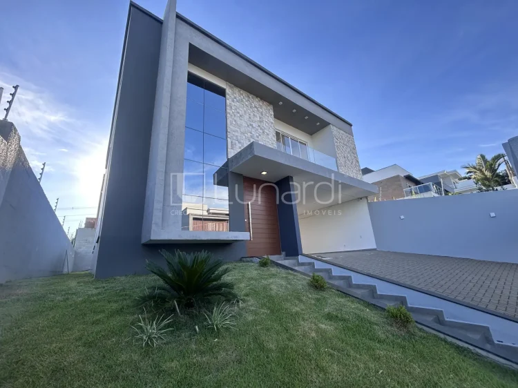 Casa com 4 Dormitórios - Lunardi Imóveis