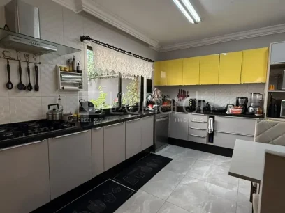 Casa com 3 Dormitórios - Miniatura - Lunardi Imóveis