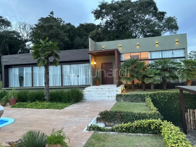 Casa com 4 Dormitórios - Lunardi Imóveis