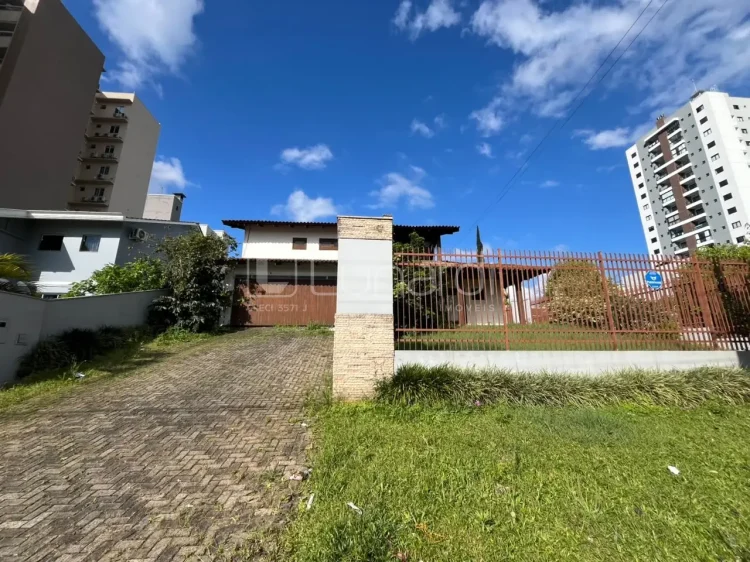 Casa com 3 Dormitórios - Lunardi Imóveis