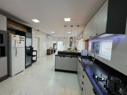 Casa com 3 Dormitórios - Miniatura - Lunardi Imóveis