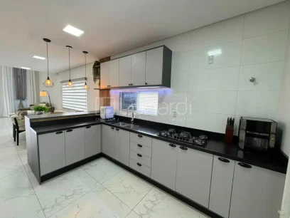Casa com 3 Dormitórios - Miniatura - Lunardi Imóveis