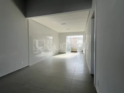 Casa com 3 Dormitórios - Miniatura - Lunardi Imóveis
