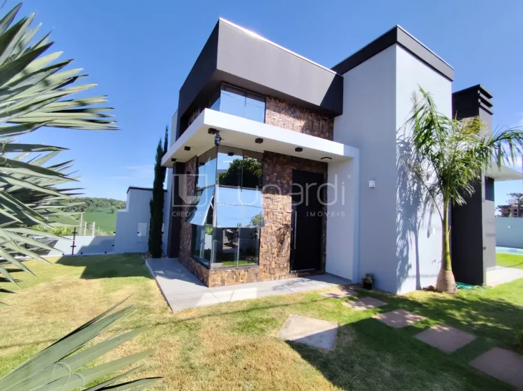 Casa com 3 Dormitórios - Lunardi Imóveis