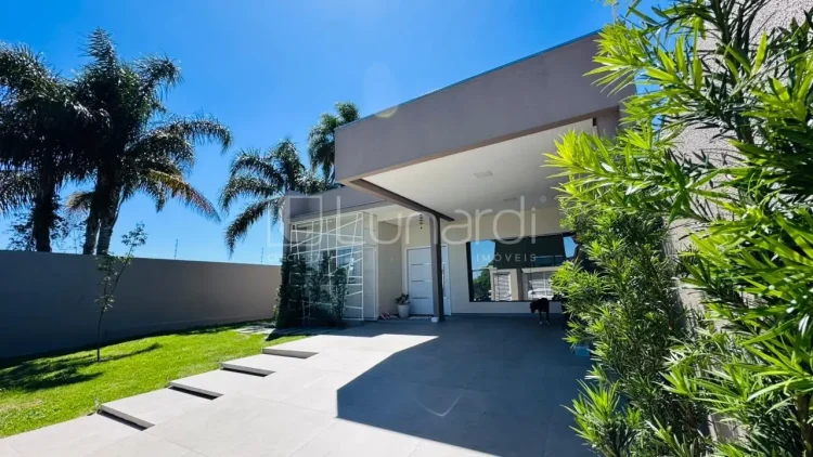 Casa com 3 Dormitórios - Lunardi Imóveis