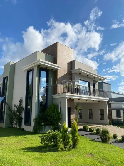 Casa com 4 Dormitórios - Lunardi Imóveis