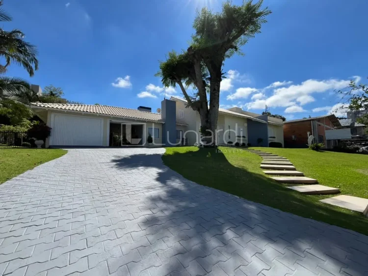 Casa com 3 Dormitórios - Lunardi Imóveis