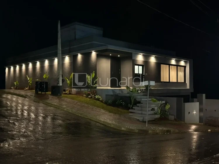 Casa com 3 Dormitórios - Lunardi Imóveis