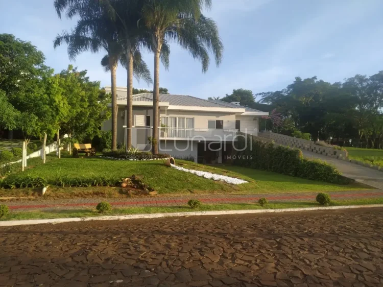 Casa com 3 Dormitórios - Lunardi Imóveis