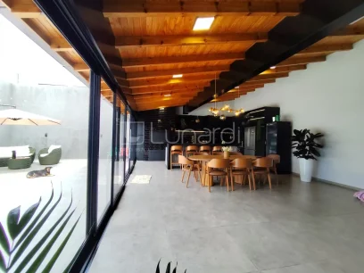 Casa com 4 Dormitórios - Miniatura - Lunardi Imóveis